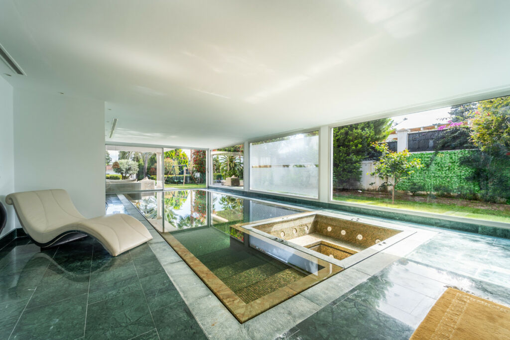 Detached Villa The Golden Mile Málaga - image 23