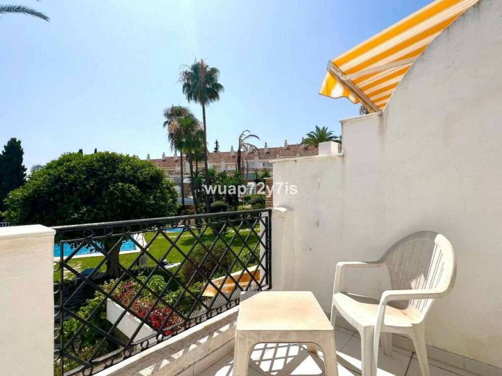 Townhouse El Paraiso Málaga - image 24