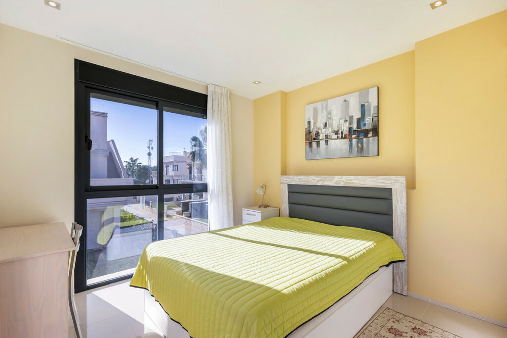 Detached Villa La Zenia Alicante - image 24