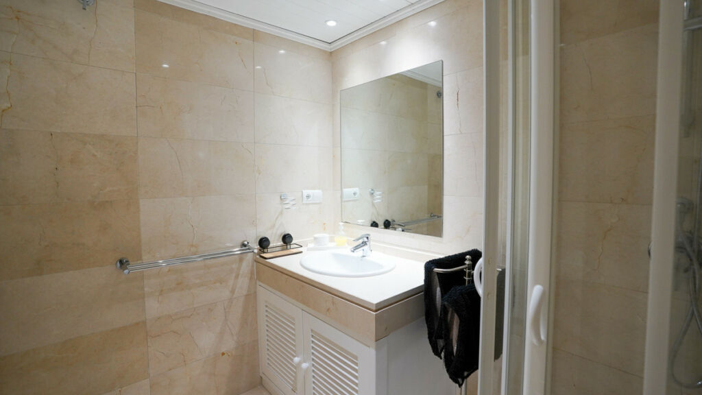 Middle Floor Apartment Benahavís Málaga - image 24