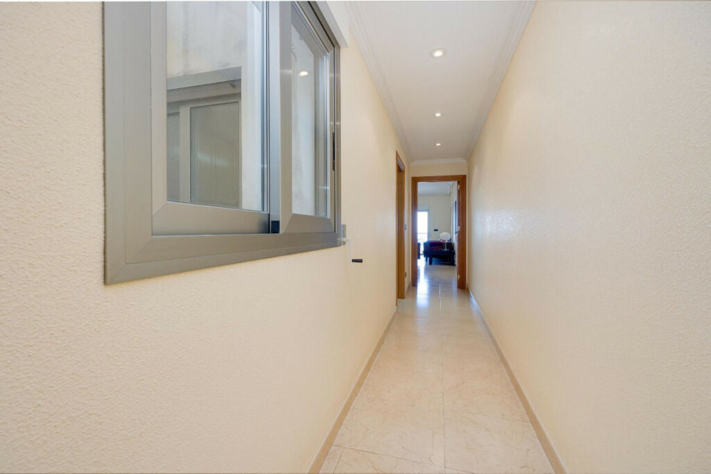 Middle Floor Apartment Torrevieja Alicante - image 24