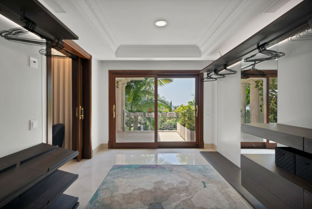 Detached Villa Sierra Blanca Málaga - image 25