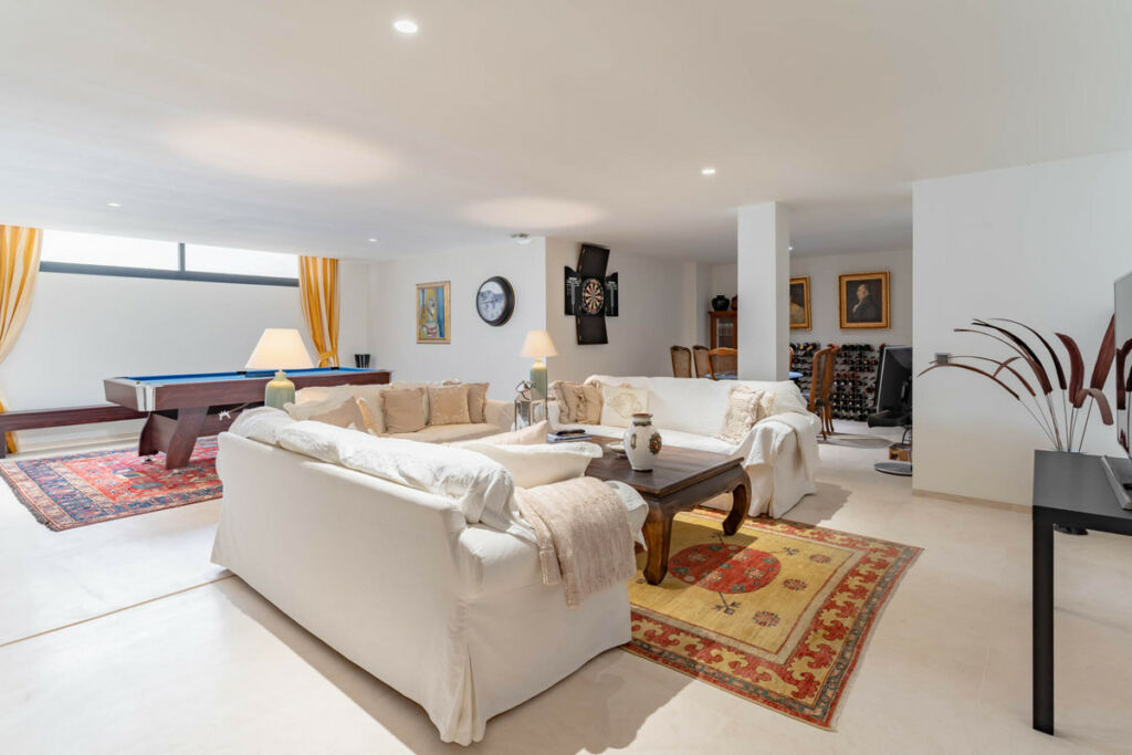 Detached Villa Nueva Andalucía Málaga - image 25