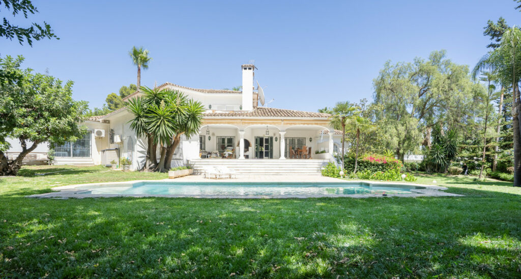 Detached Villa Sierra Blanca Málaga - image 25
