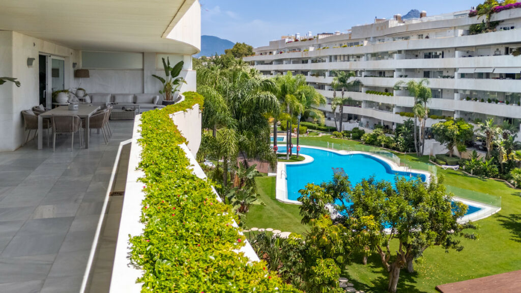 Middle Floor Apartment Puerto Banús Málaga - image 25
