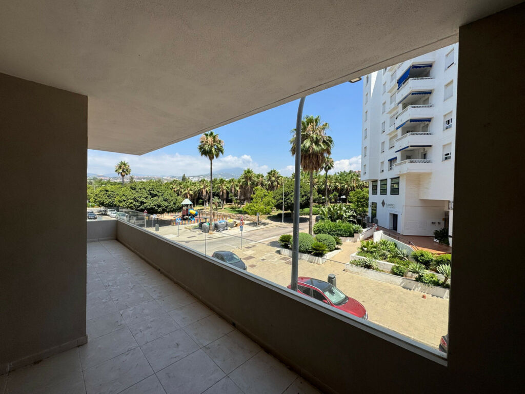 Middle Floor Apartment Nueva Andalucía Málaga - image 25