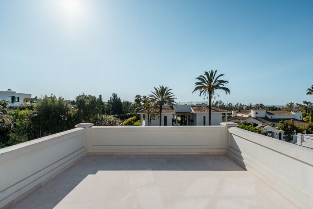 Detached Villa Nueva Andalucía Málaga - image 25