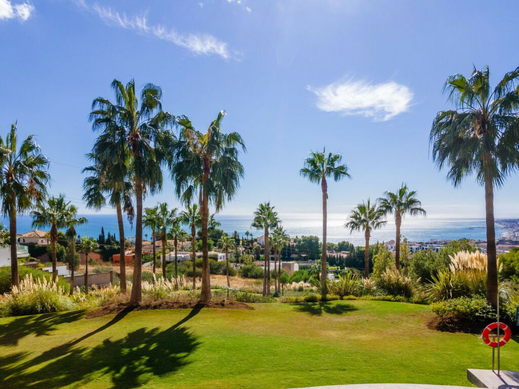 Middle Floor Apartment Benalmadena Málaga - image 25