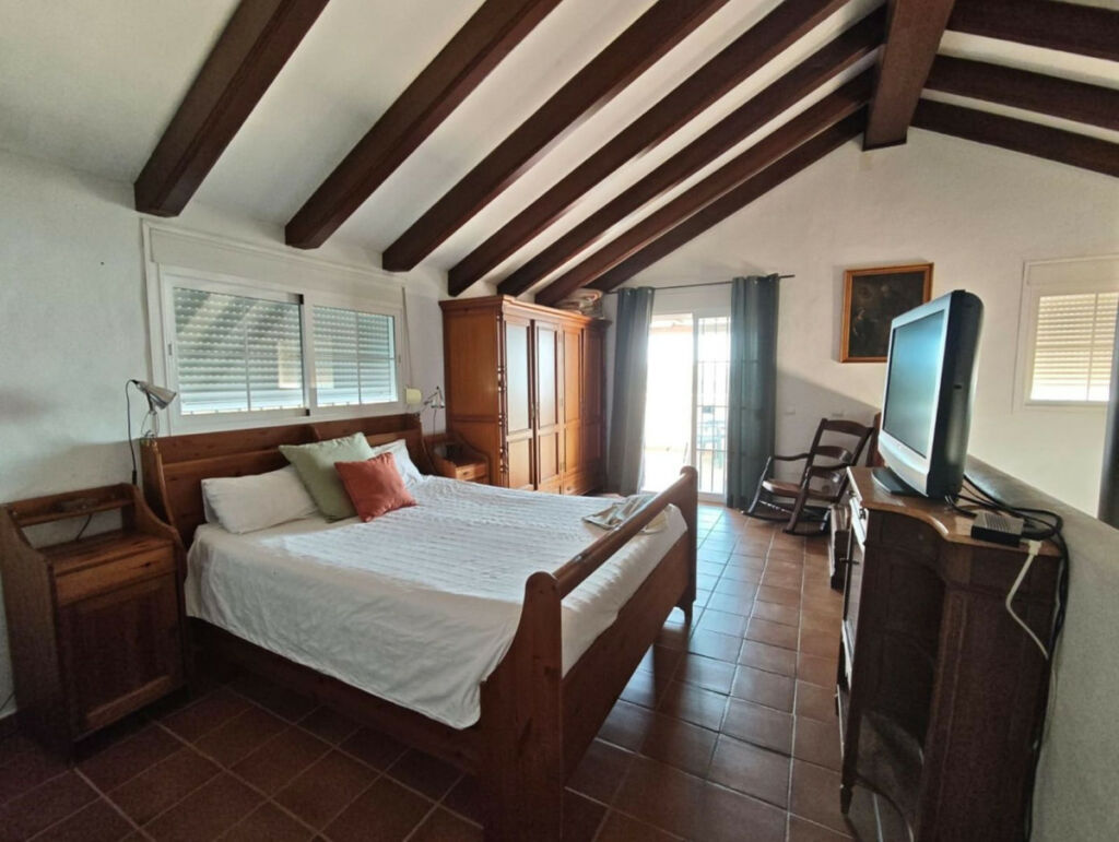 Detached Villa Estepona Málaga - image 23