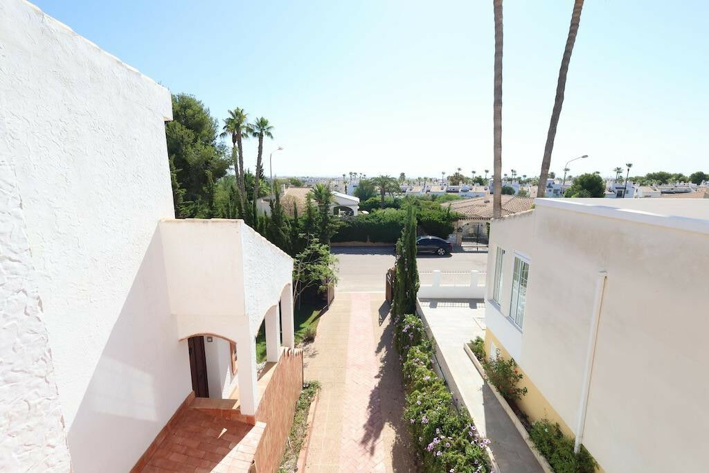 Detached Villa Villamartin Alicante - image 25