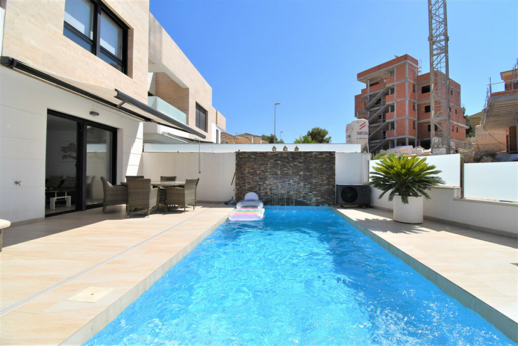 Detached Villa Villamartin Alicante - image 25