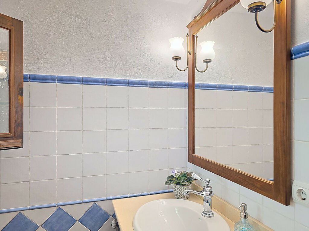 Detached Villa Riogordo Málaga - image 25