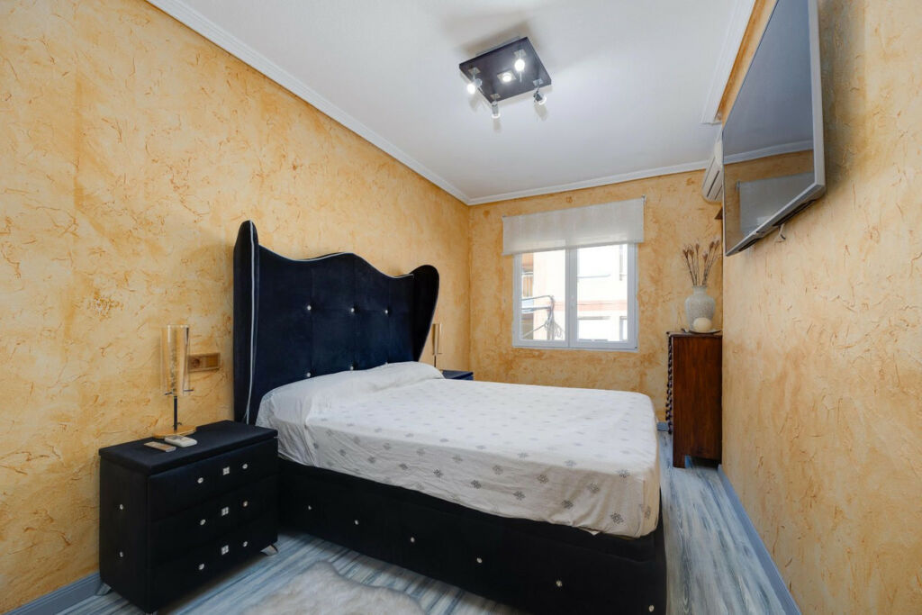 Middle Floor Apartment Torrevieja Alicante - image 25