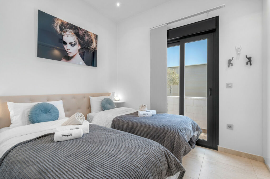 Detached Villa Villamartin Alicante - image 26