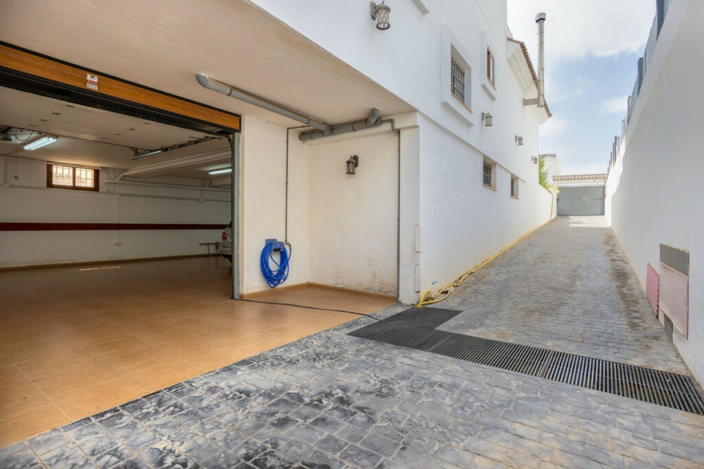 Detached Villa Los Montesinos Alicante - image 26