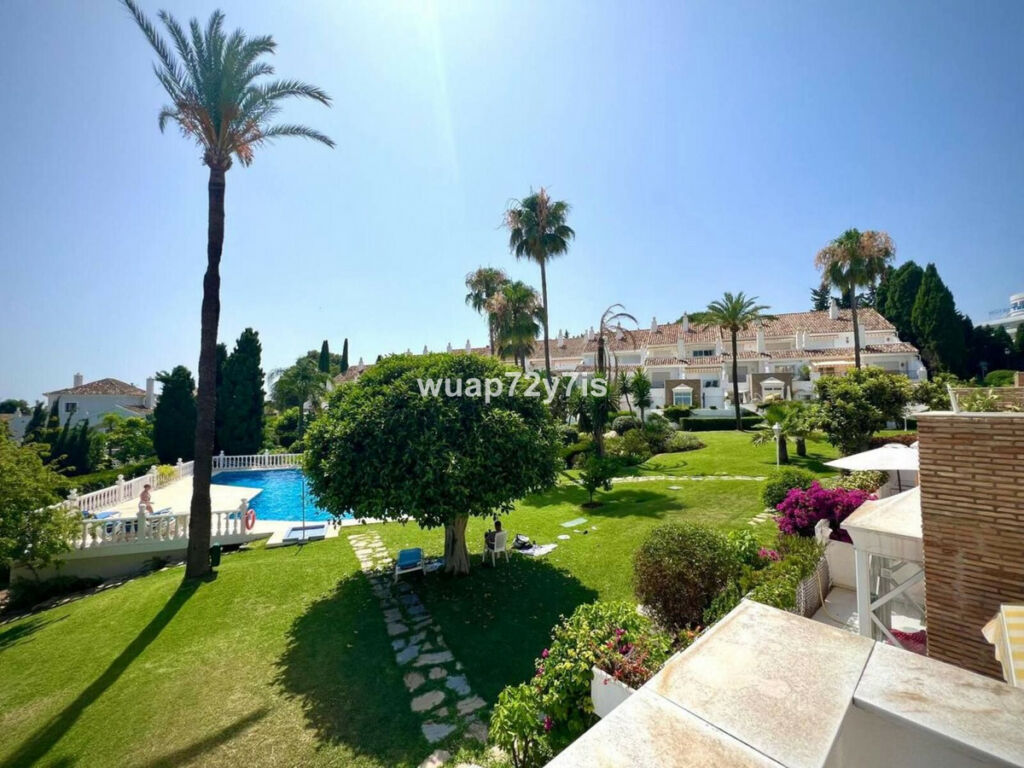 Townhouse El Paraiso Málaga - image 26