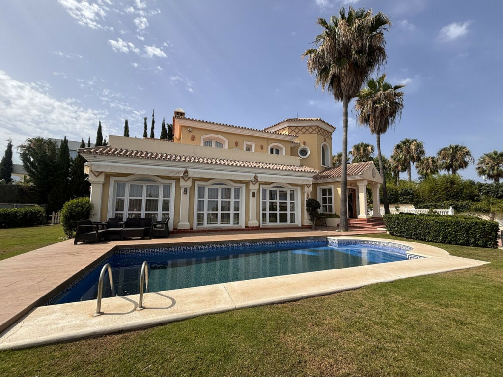 Detached Villa Selwo Málaga - image 25