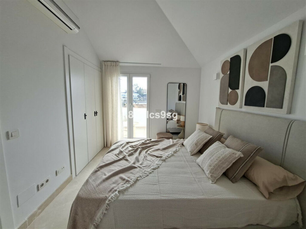 Middle Floor Apartment Aloha Málaga - image 25