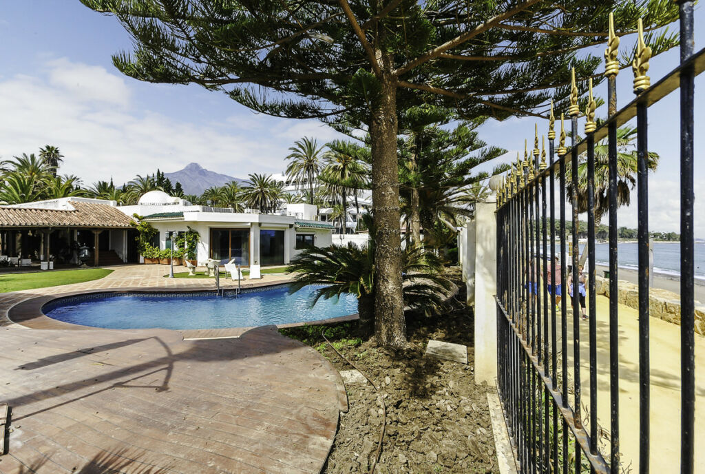 Detached Villa The Golden Mile Málaga - image 26