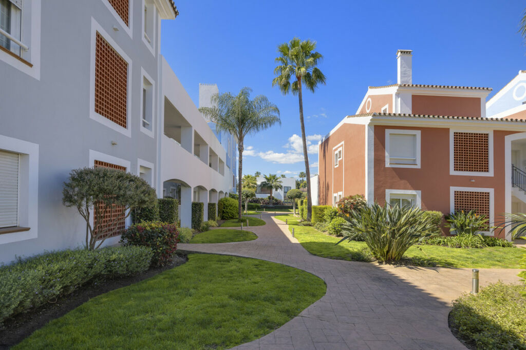 Ground Floor Apartment Estepona Málaga - image 27