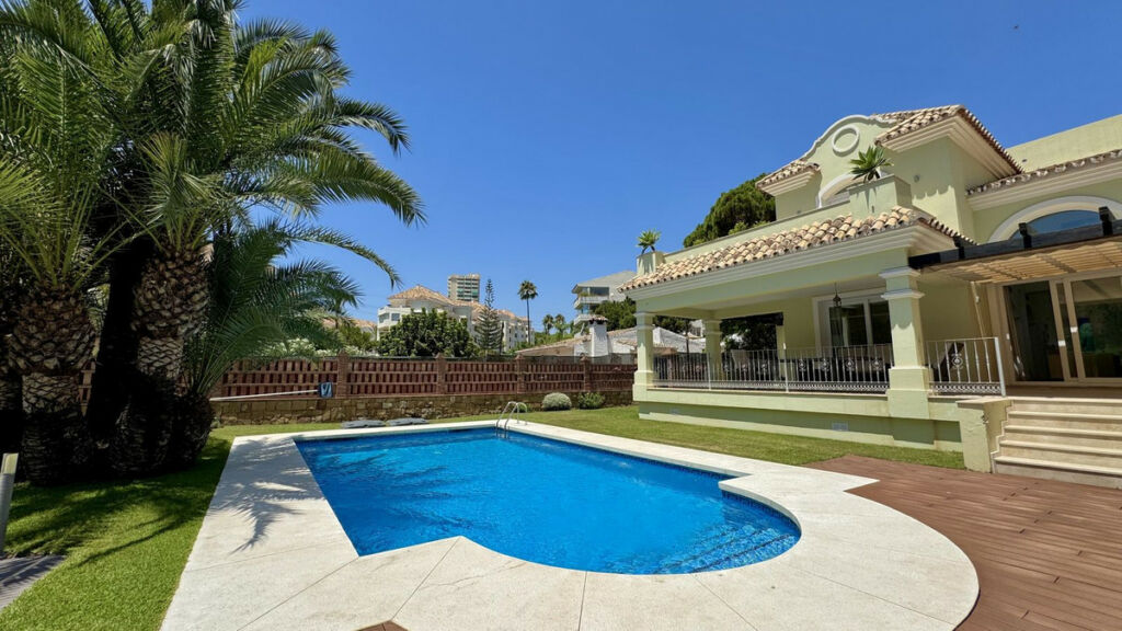 Detached Villa Elviria Málaga - image 26