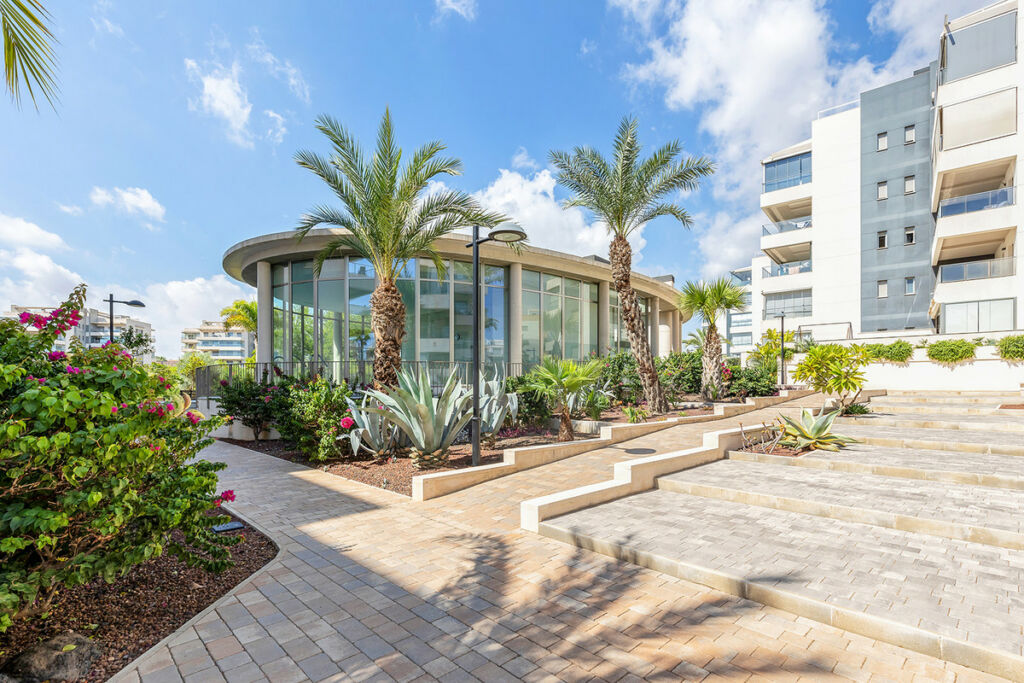Middle Floor Apartment Villamartin Alicante - image 25