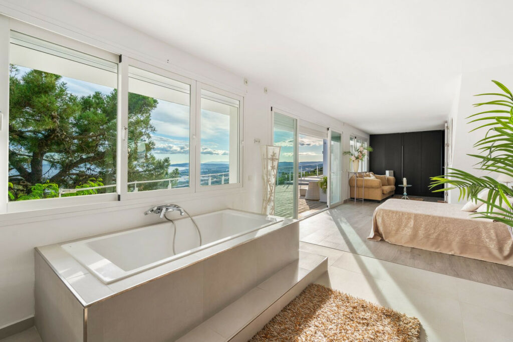 Detached Villa Estepona Málaga - image 25