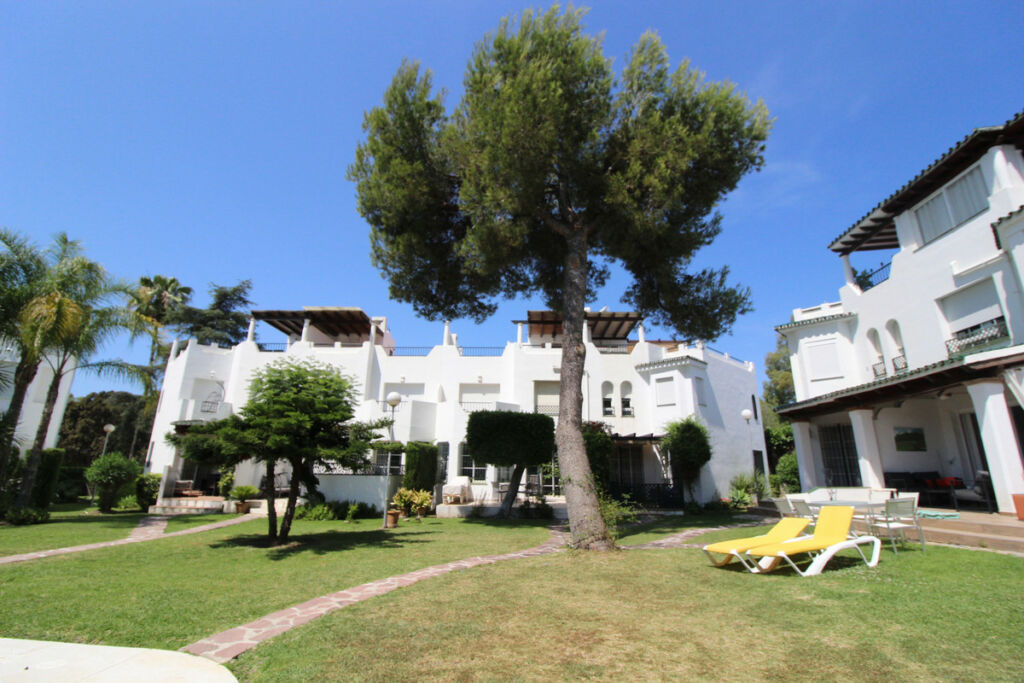 Townhouse Nueva Andalucía Málaga - image 25