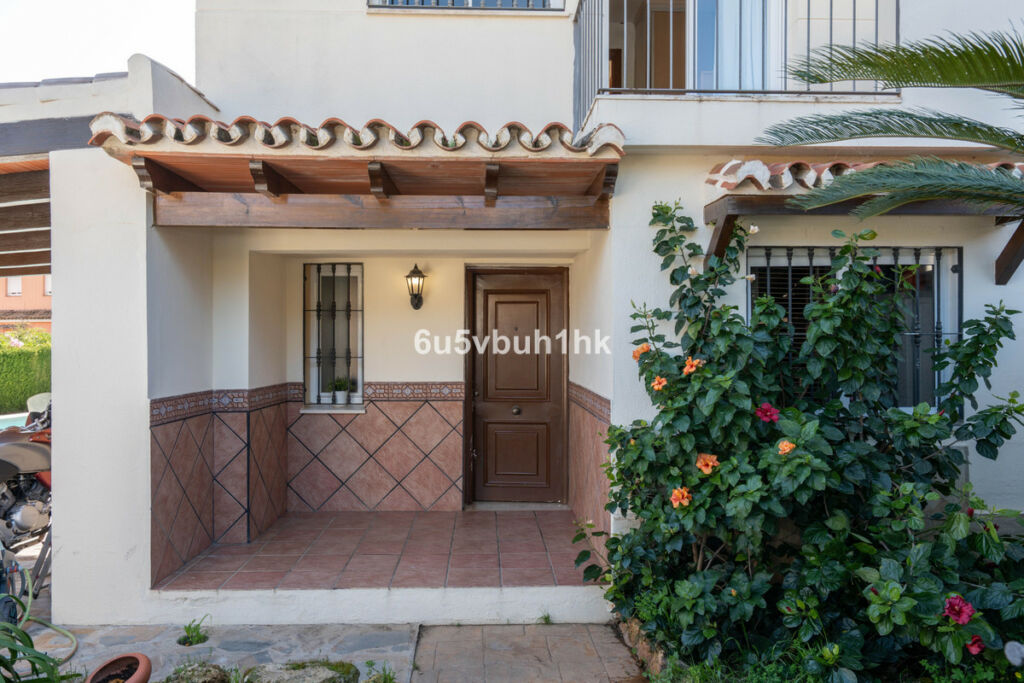 Semi-Detached House El Coto Málaga - image 26