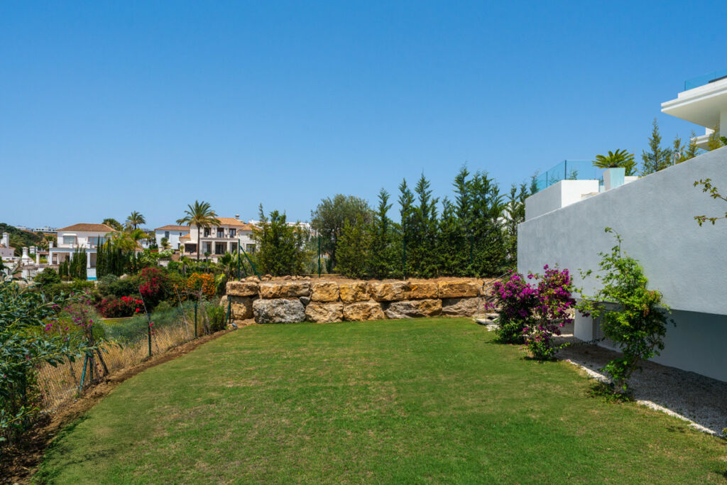 Detached Villa Estepona Málaga - image 26