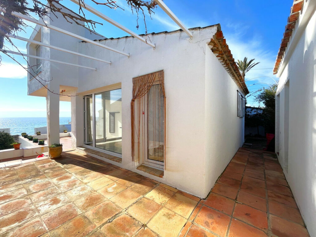 Detached Villa Estepona Málaga - image 26