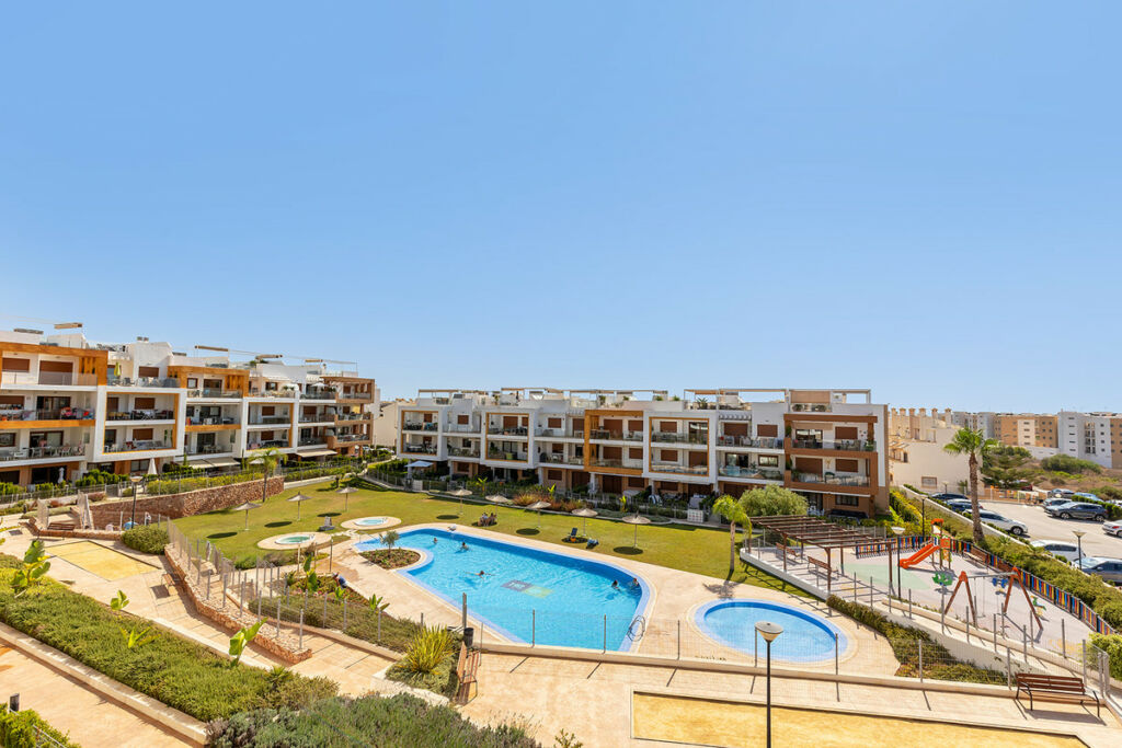 Middle Floor Apartment Villamartin Alicante - image 26