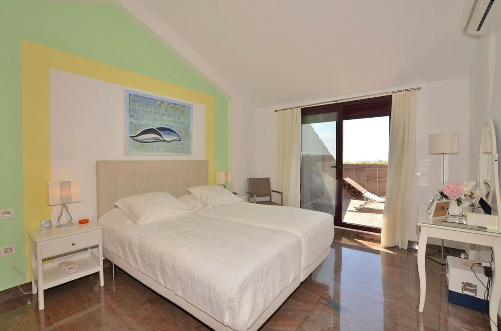 Penthouse Carvajal Málaga - image 26