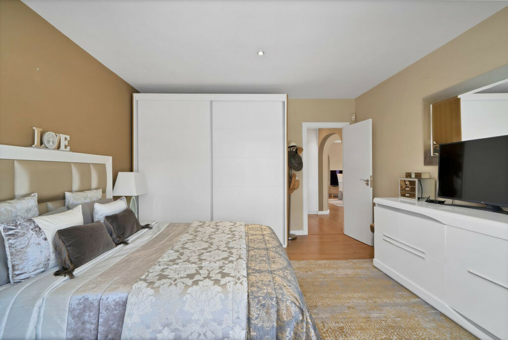 Detached Villa Estepona Málaga - image 26
