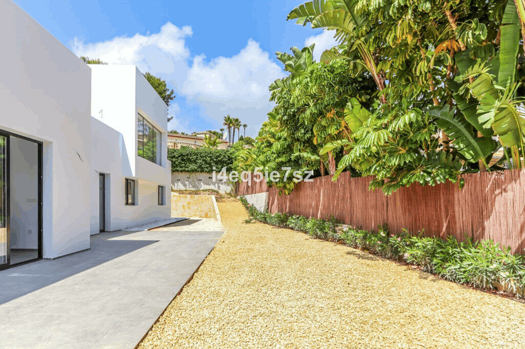 Detached Villa Javea Alicante - image 27