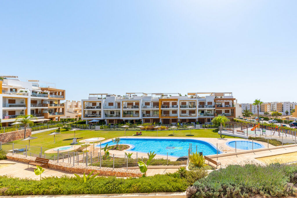 Middle Floor Apartment Villamartin Alicante - image 27