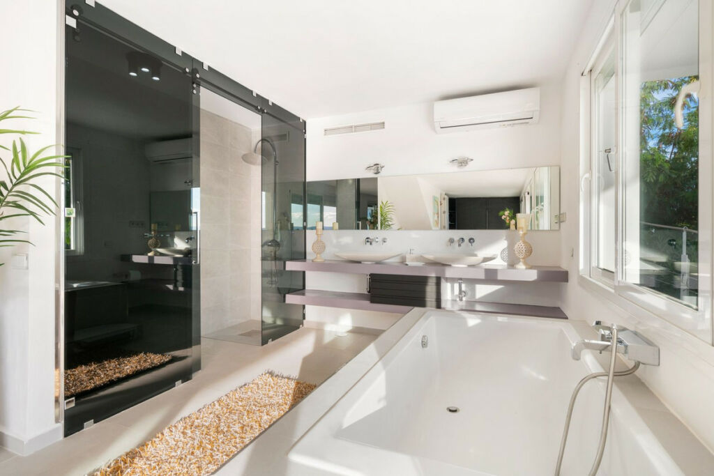Detached Villa Estepona Málaga - image 26