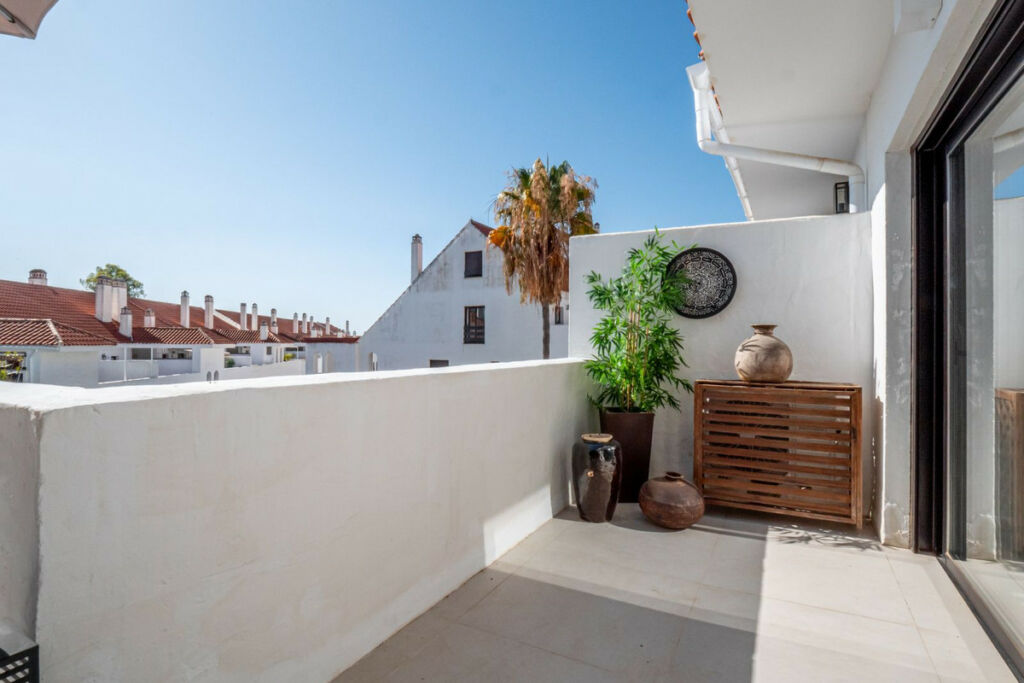 Middle Floor Apartment Nueva Andalucía Málaga - image 27