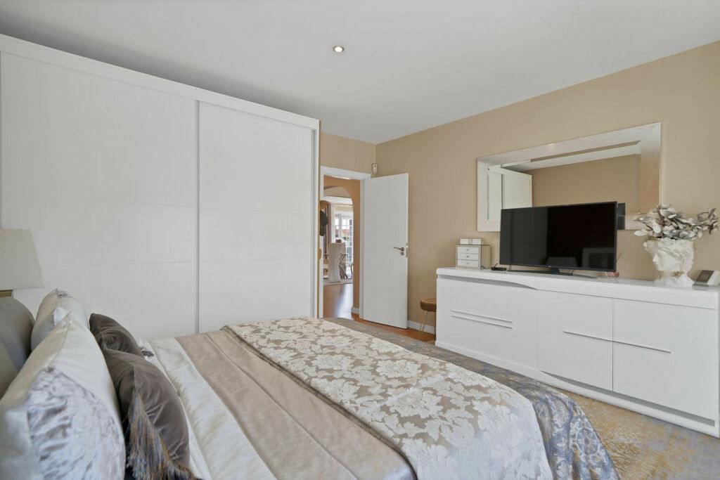 Detached Villa Estepona Málaga - image 27