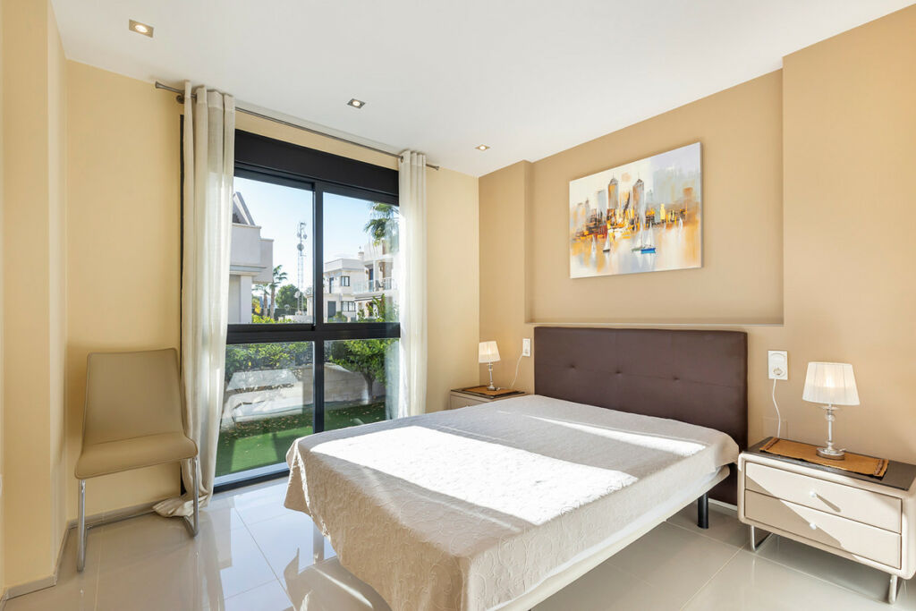 Detached Villa La Zenia Alicante - image 27