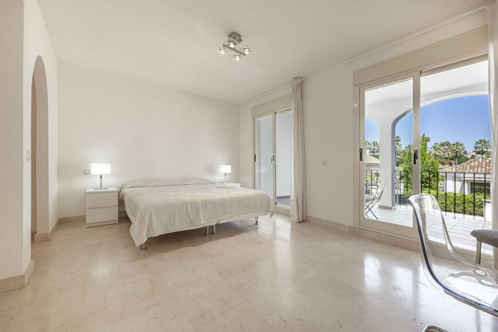 Townhouse Nueva Andalucía Málaga - image 27
