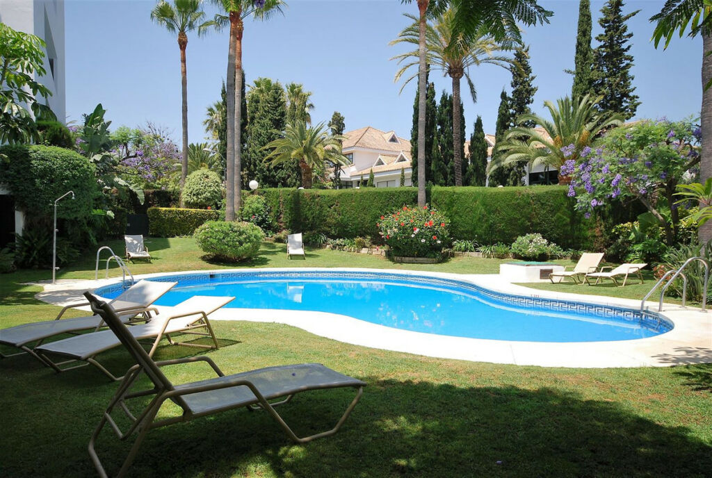 Penthouse Guadalmina Baja Málaga - image 27