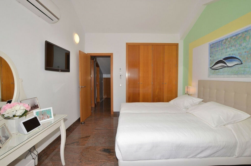 Penthouse Carvajal Málaga - image 27