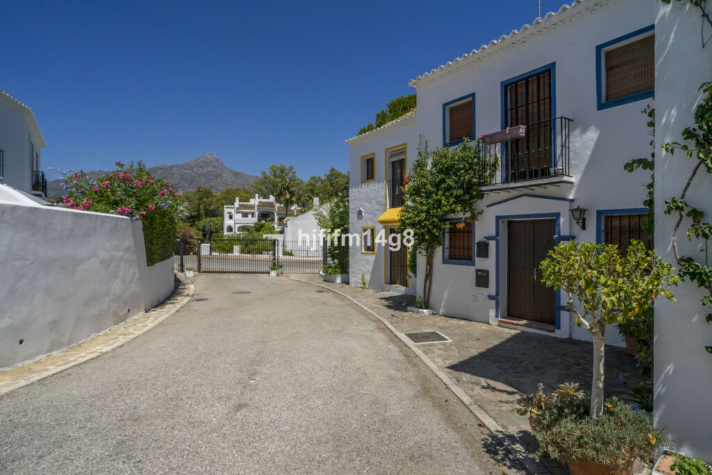 Townhouse Nueva Andalucía Málaga - image 27