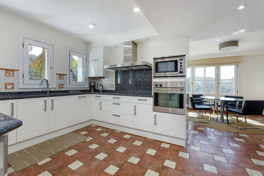 Detached Villa Benahavís Málaga - image 27