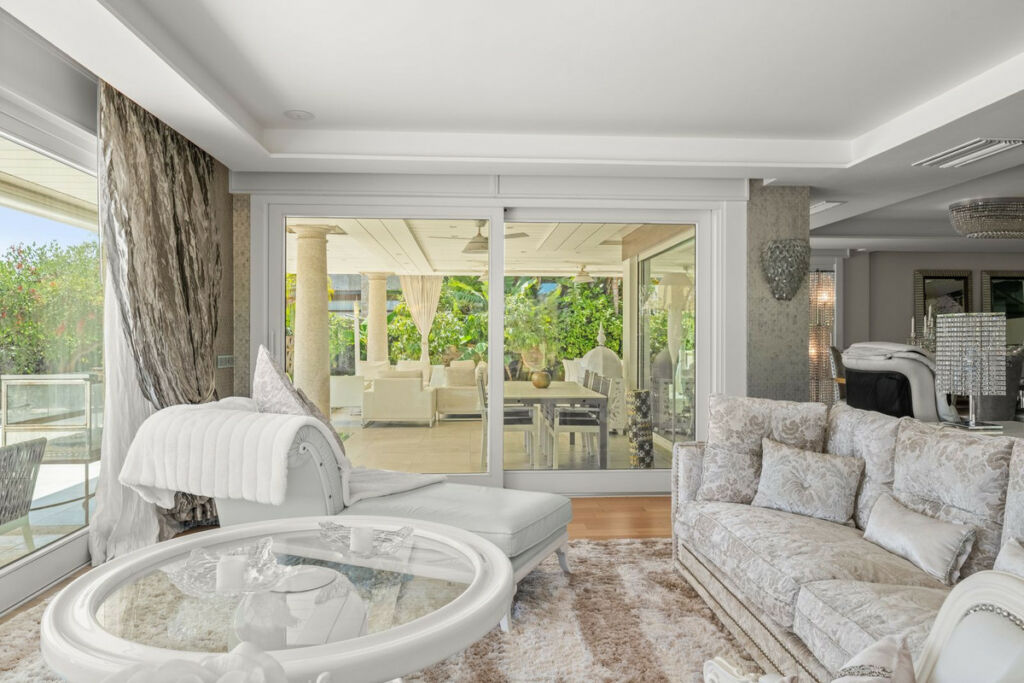 Detached Villa Bahía de Marbella Málaga - image 27