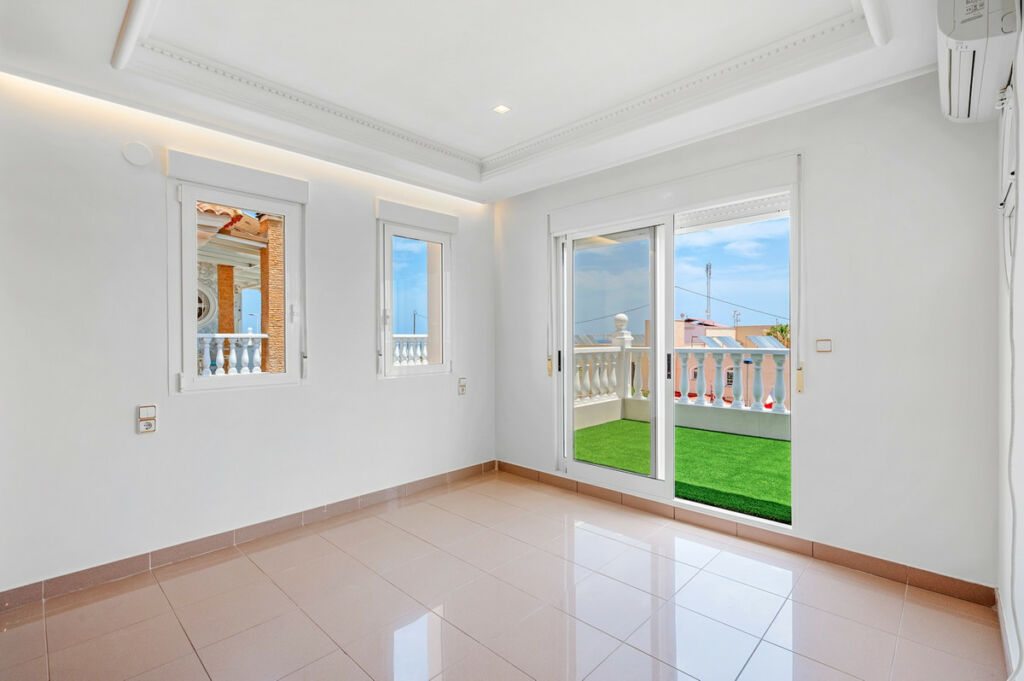 Detached Villa Torrevieja Alicante - image 27