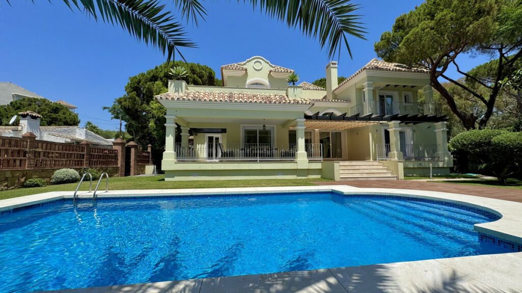 Detached Villa Elviria Málaga - image 27
