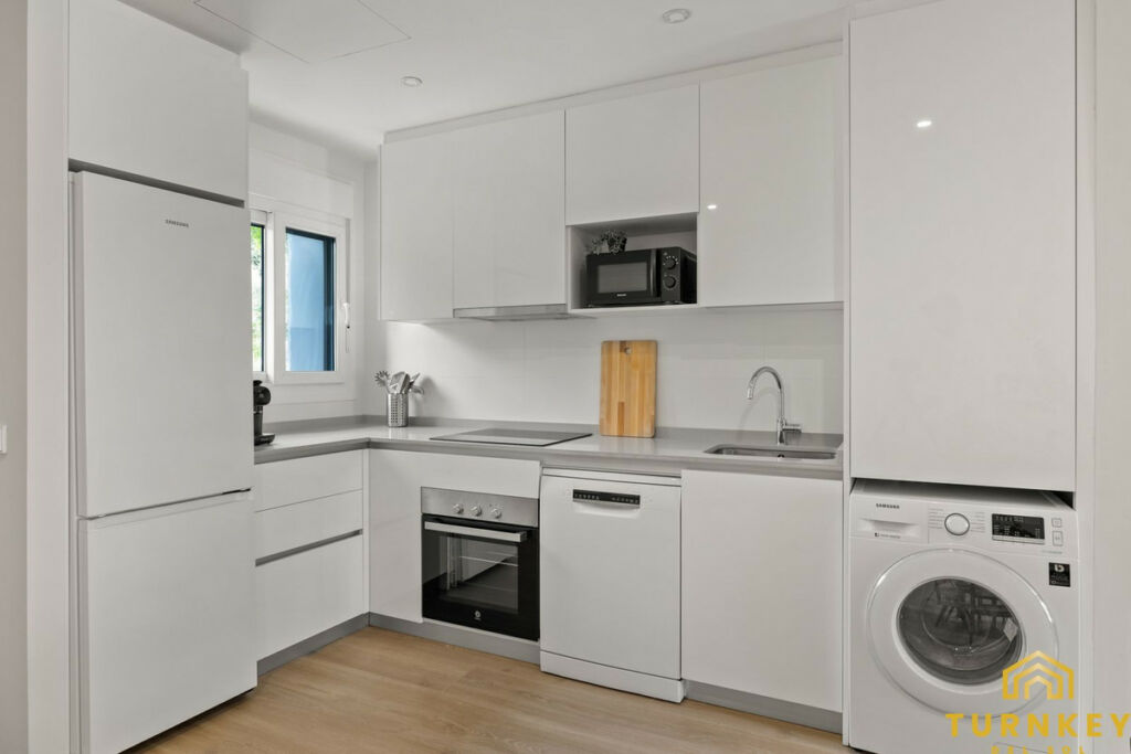 Middle Floor Apartment Estepona Málaga - image 27