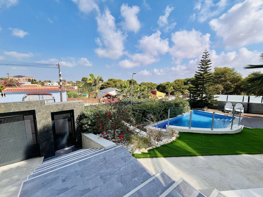 Detached Villa Los Balcones Alicante - image 27